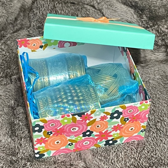 Vintage style bundle of cuff bangles - Picture 4 of 14